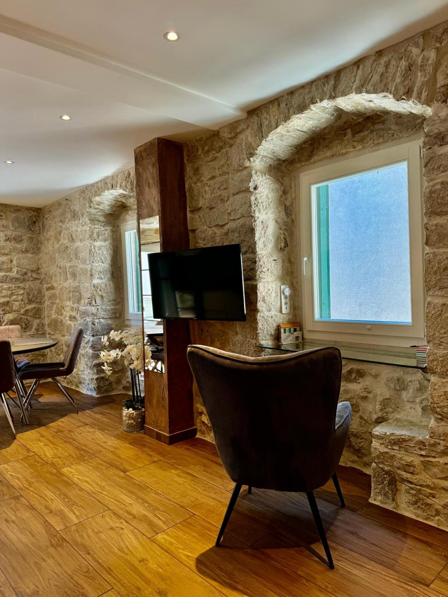 Luxury Apt Petra In 400 Year Old Stone House 4+2 Сплит Экстерьер фото