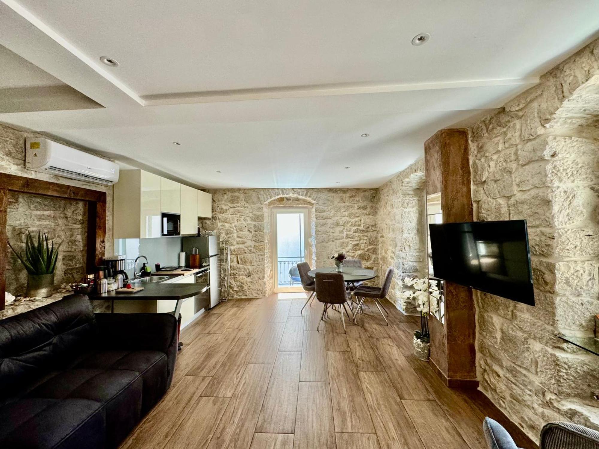 Luxury Apt Petra In 400 Year Old Stone House 4+2 Сплит Экстерьер фото