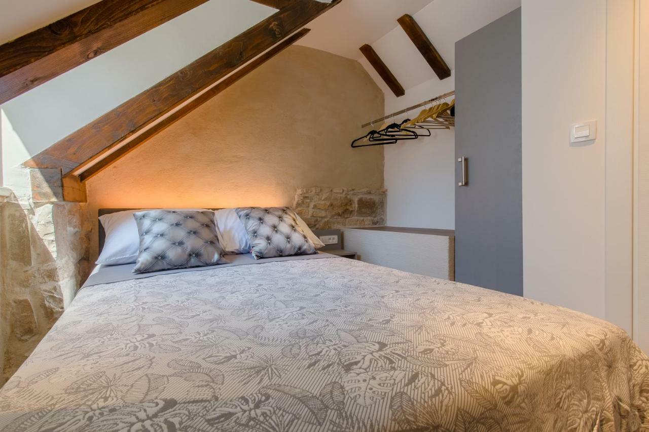 Luxury Apt Petra In 400 Year Old Stone House 4+2 Сплит Экстерьер фото