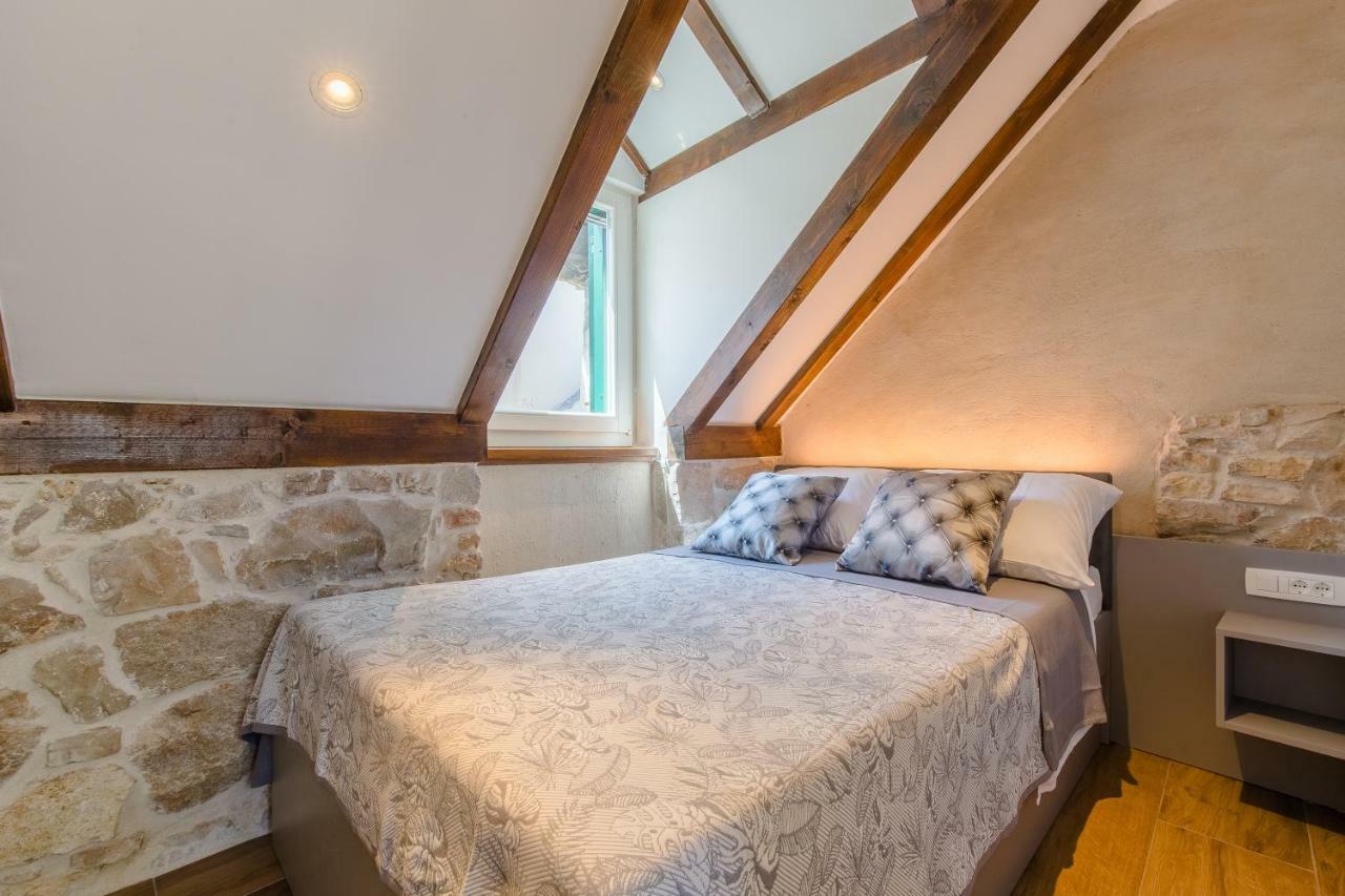 Luxury Apt Petra In 400 Year Old Stone House 4+2 Сплит Экстерьер фото