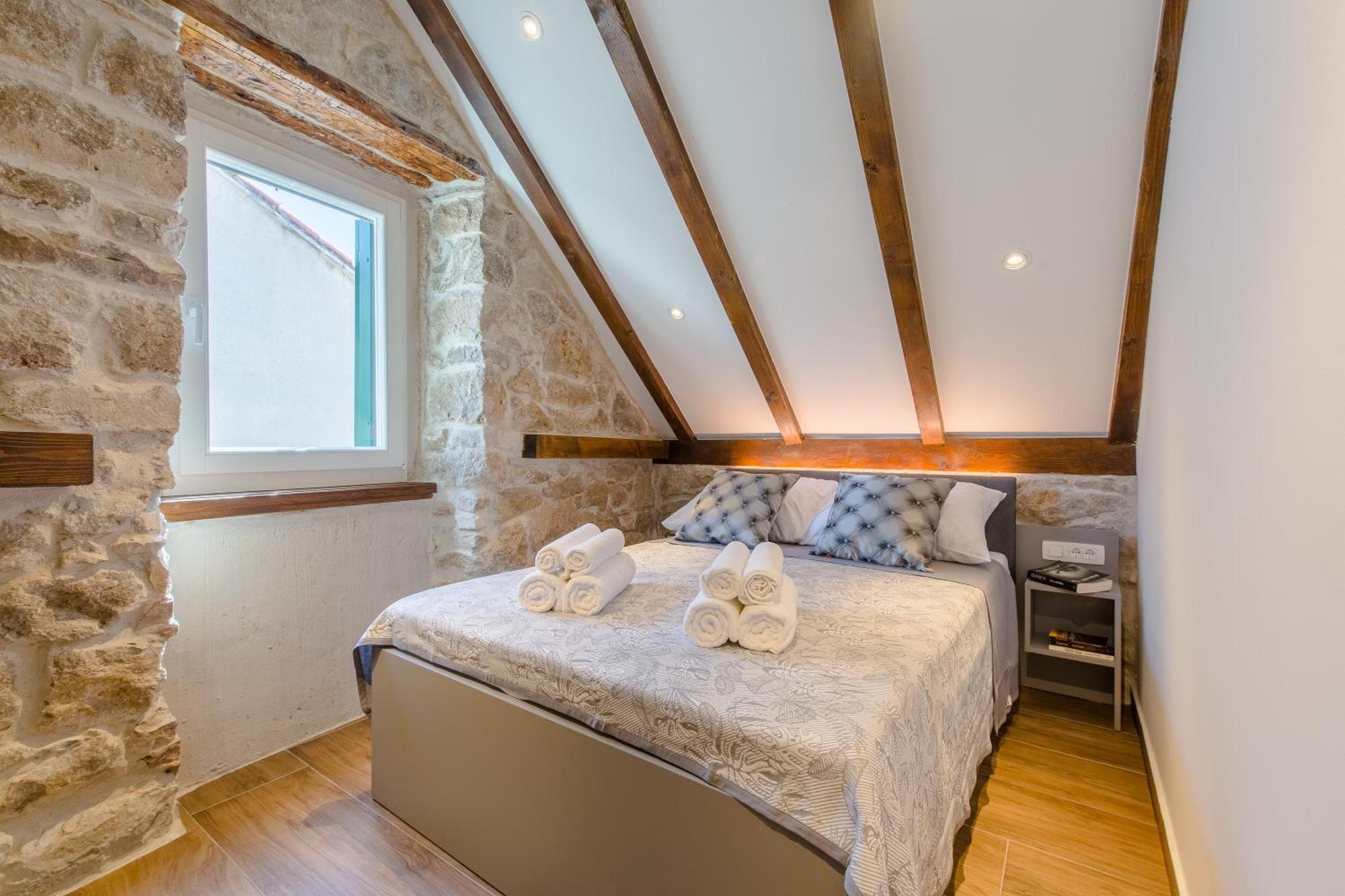 Luxury Apt Petra In 400 Year Old Stone House 4+2 Сплит Экстерьер фото