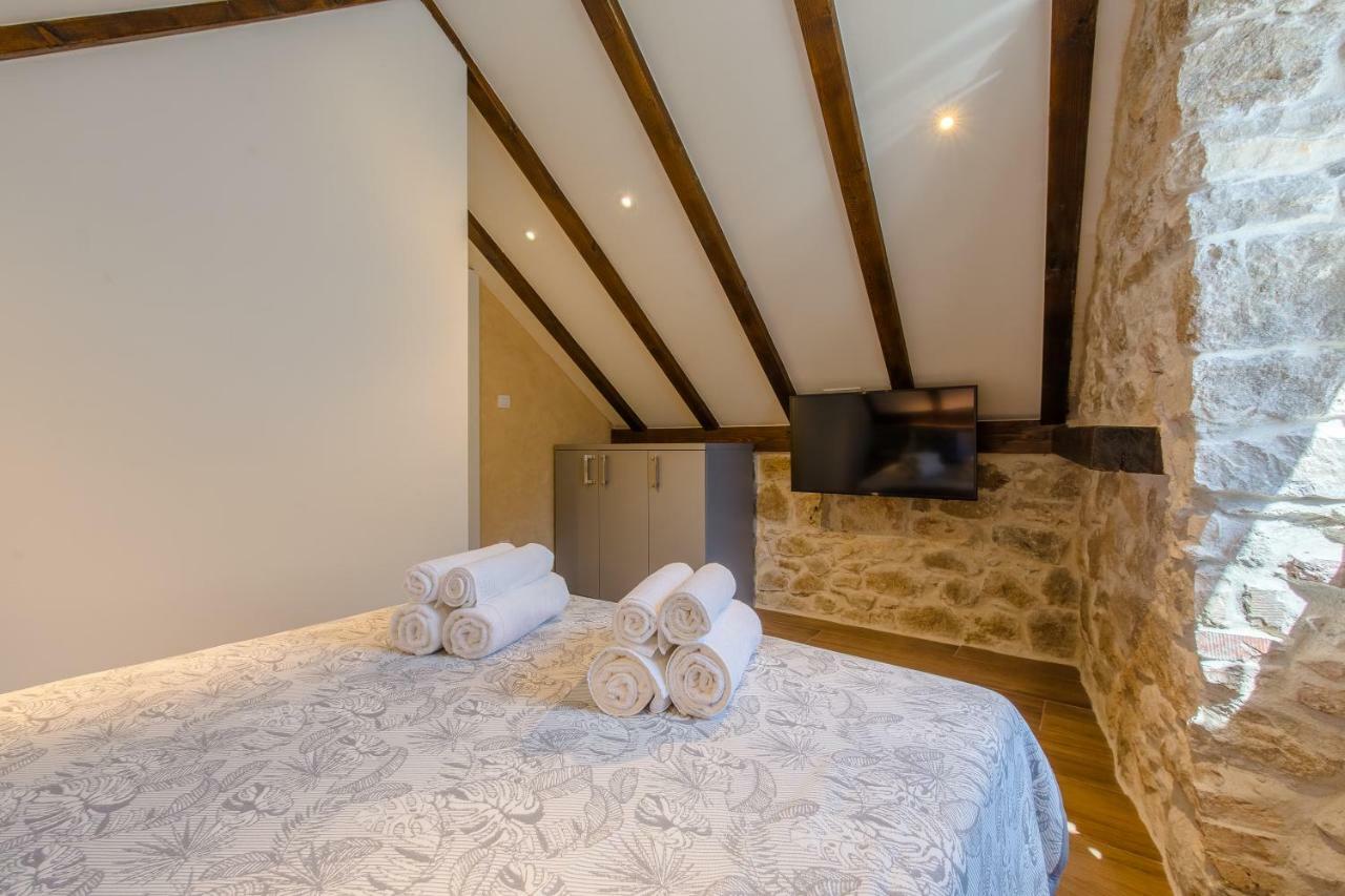 Luxury Apt Petra In 400 Year Old Stone House 4+2 Сплит Экстерьер фото